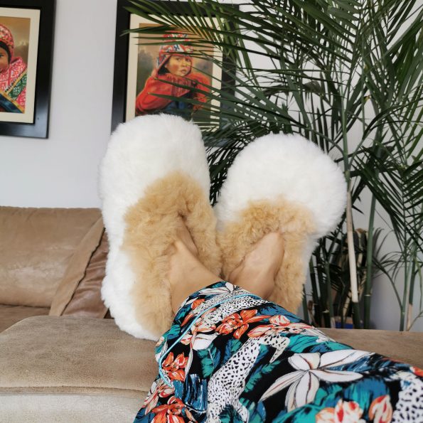 pantuflas_blanca_beige_-alpaca.jpg